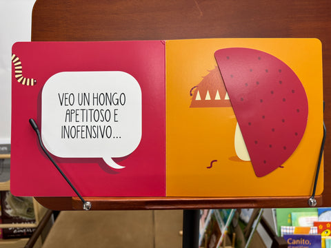 Monstruos al revés abierto, fotografía del mecanismo de transformación del libro