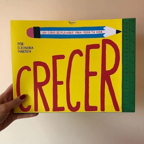Vista del libro desplegable Crecer, de Eleonora Marton